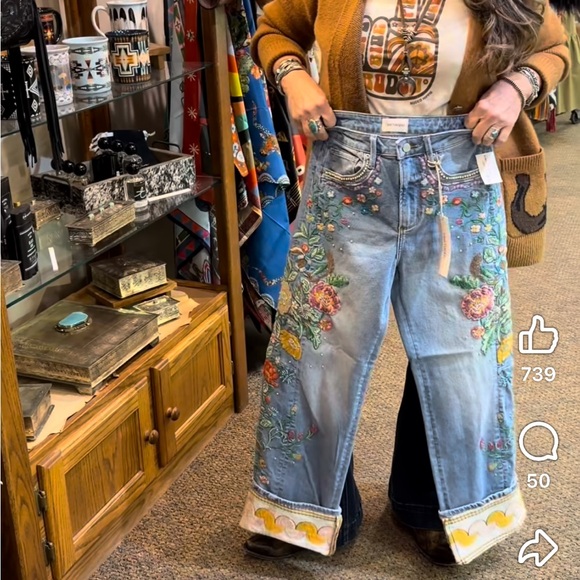 Iso!! Free people sweater small,Farm Rio dresses,driftwood jeans - Picture 4 of 4